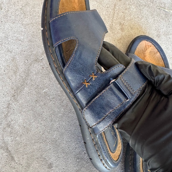 Born Women’s Navy Sandals - Picture 2 of 8